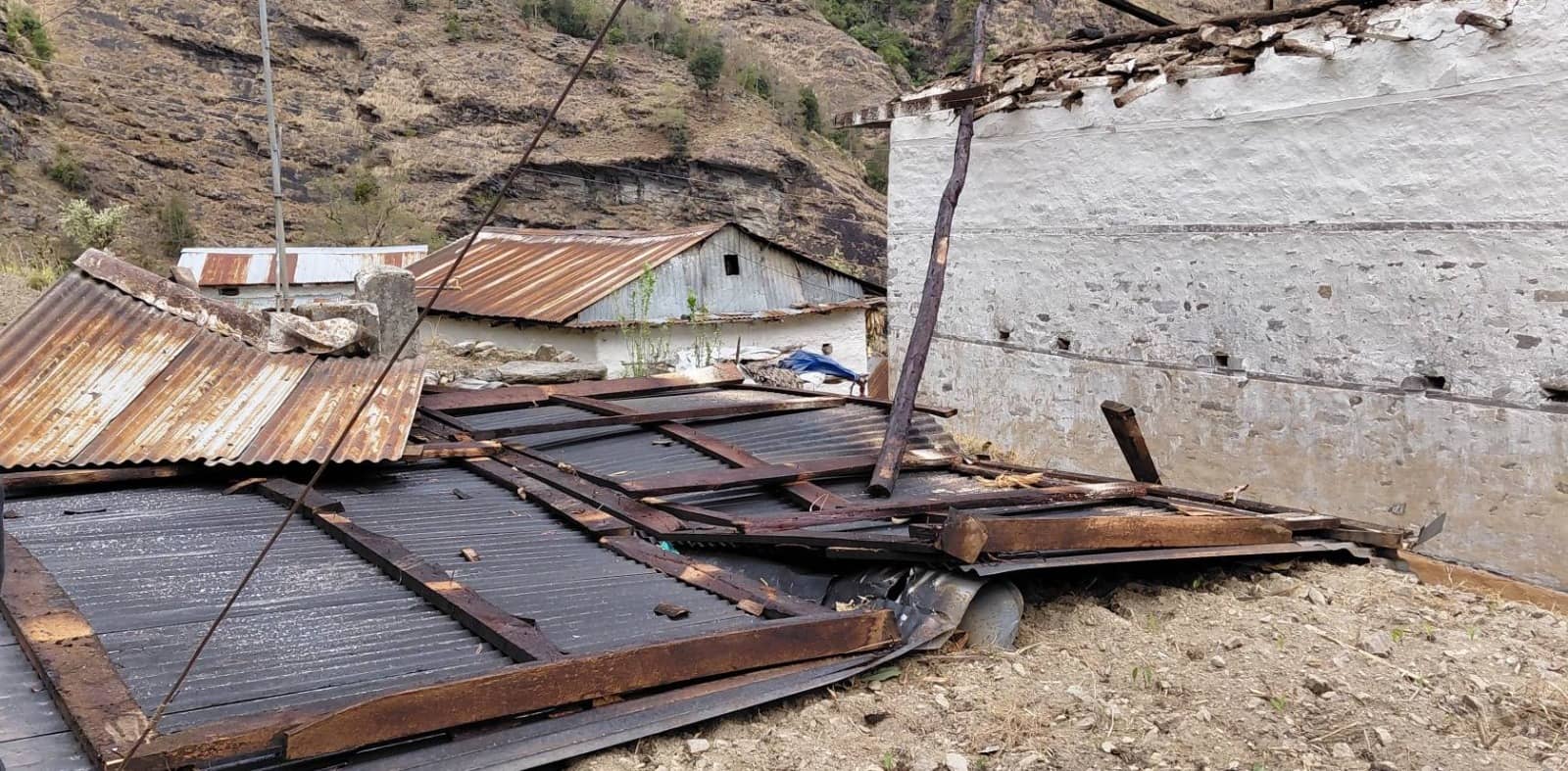 रामेछाप र दोलखामा हावा हुरीले पुर्यायो क्षति
