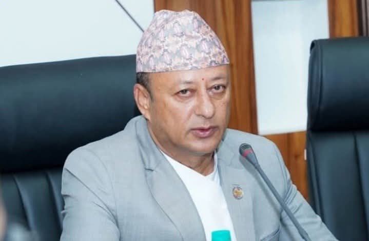 पूर्वमन्त्री दीपक खड्का पक्राउ 