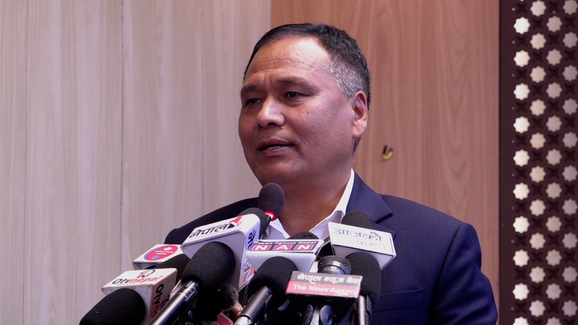 उज्यालो नेपाल पार्टीले अब सडकबाट सरकार चलाउने छ : कुलमान घिसिङ