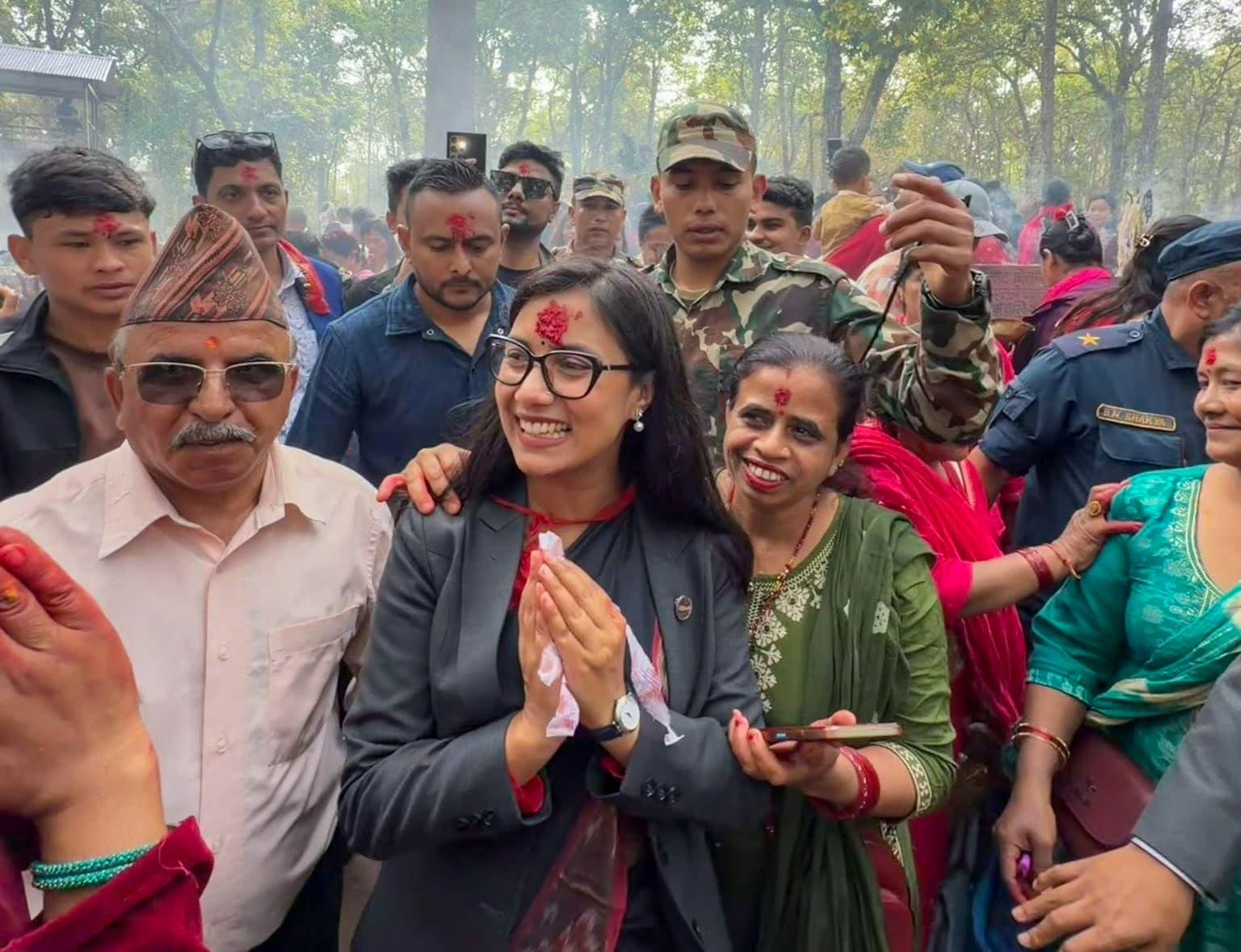 मन्त्री गौतमद्वारा चितवन राष्ट्रिय निकुञ्जस्थित विक्रम बाबा स्थलमा पूजा, प्रकृति संरक्षणमा जोड