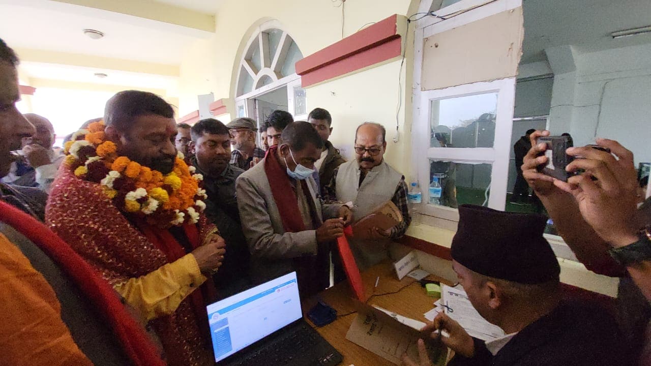 धनुषा ३ मा विमलेन्द्र र मनिषसहितले गराए उम्मेदवारी दर्ता