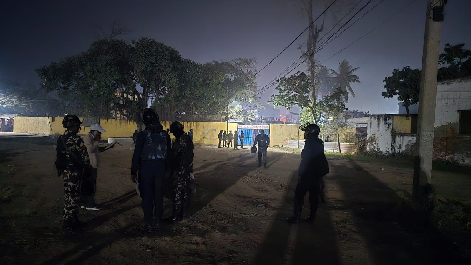 सिरहा कारागारमा तनाव, नाइके पक्राउपछि कैदीबन्दीको आगजनी र तोडफोड