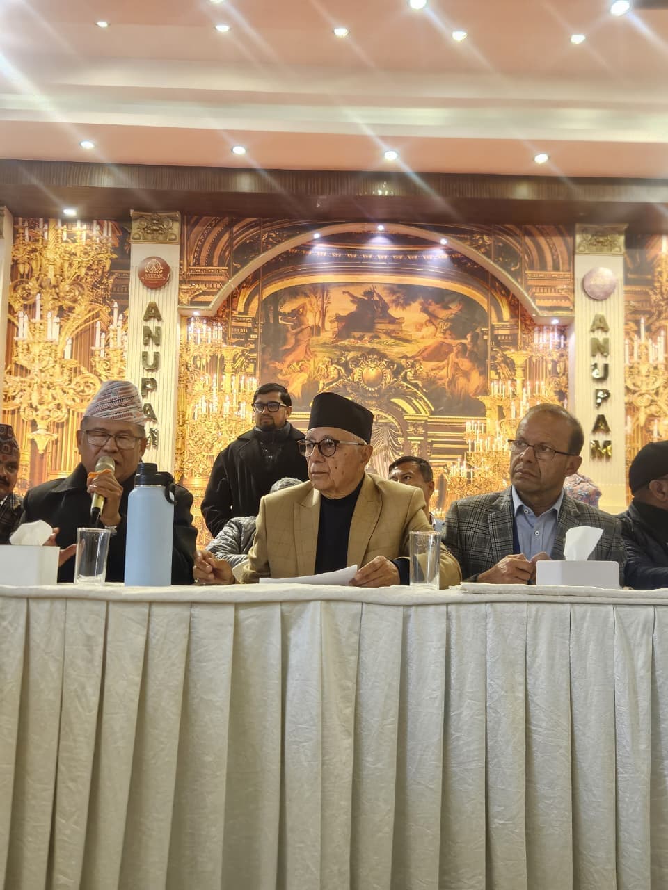 पार्टीलाई अतिवादले गाँजेको छ, म विचलित हुन्न : डा. शेखर कोइराला