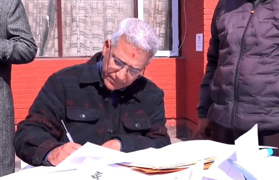 काठमाडौं १ बाट रवीन्द्र मिश्रले दर्ता गराए उम्मेदवारी