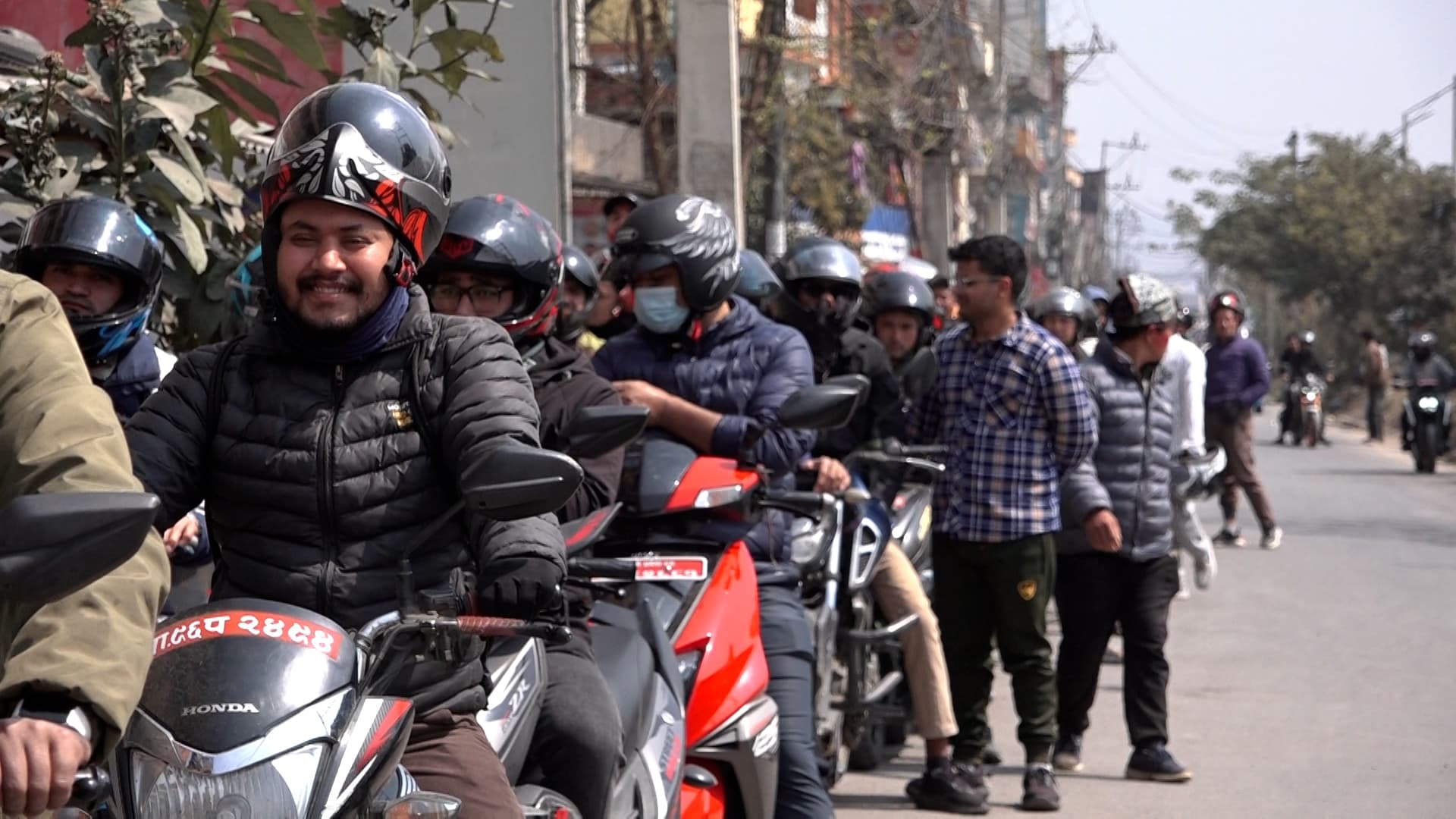 इरानमा तनाव, नेपालमा प्रभावः पेट्रोल पम्पहरुमा लामो लाइन