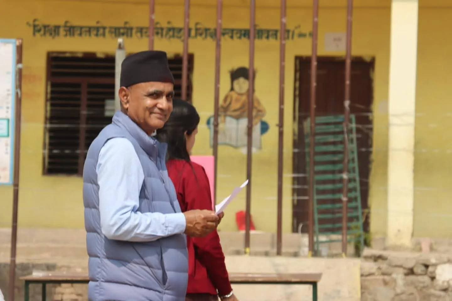 कर्णाली प्रदेशका मुख्यमन्त्री यामलाल कँडेलले गरे मतदान