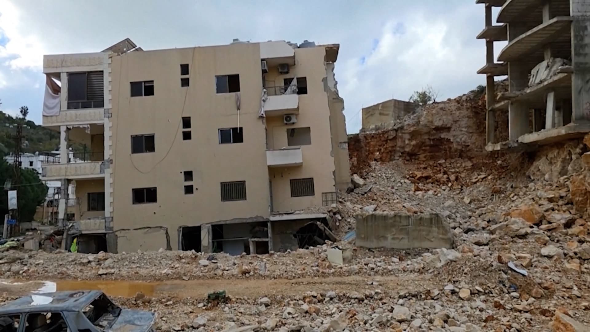 इजरायल–लेबनान तनाव, लेबनानमा कम्तीमा ३० हजार मानिसहरू विस्थापित