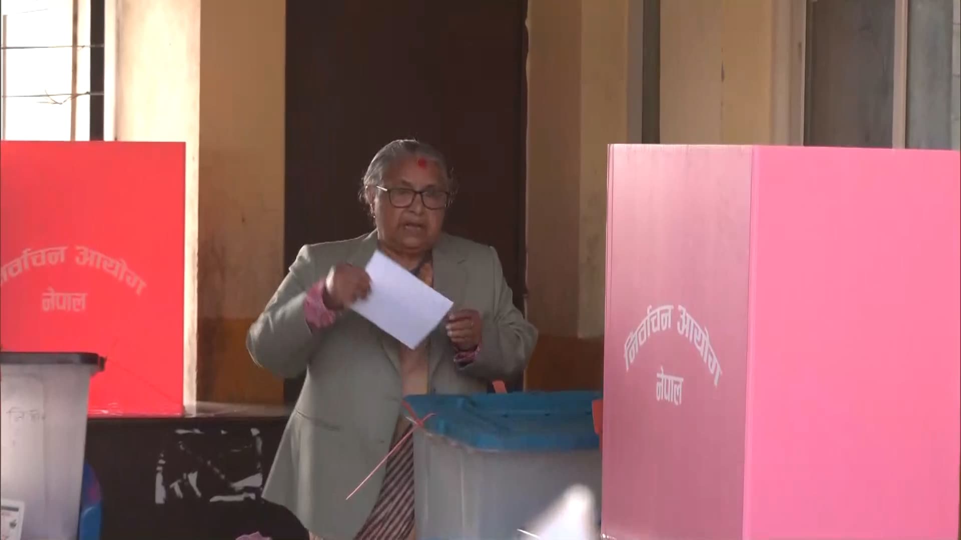 मतदान स्थलबाट प्रधानमन्त्री कार्कीले भनिन् : ‘मेरो कर्तव्य पूरा भयो’