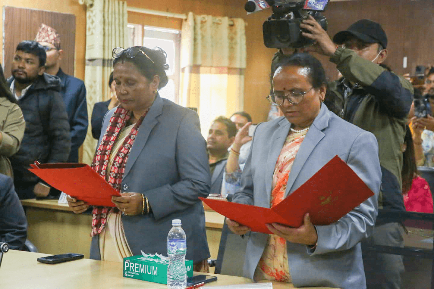 तस्बिरमा हेर्नुस् राष्ट्रिय सभाका नवनिर्वाचित सदस्यको शपथ