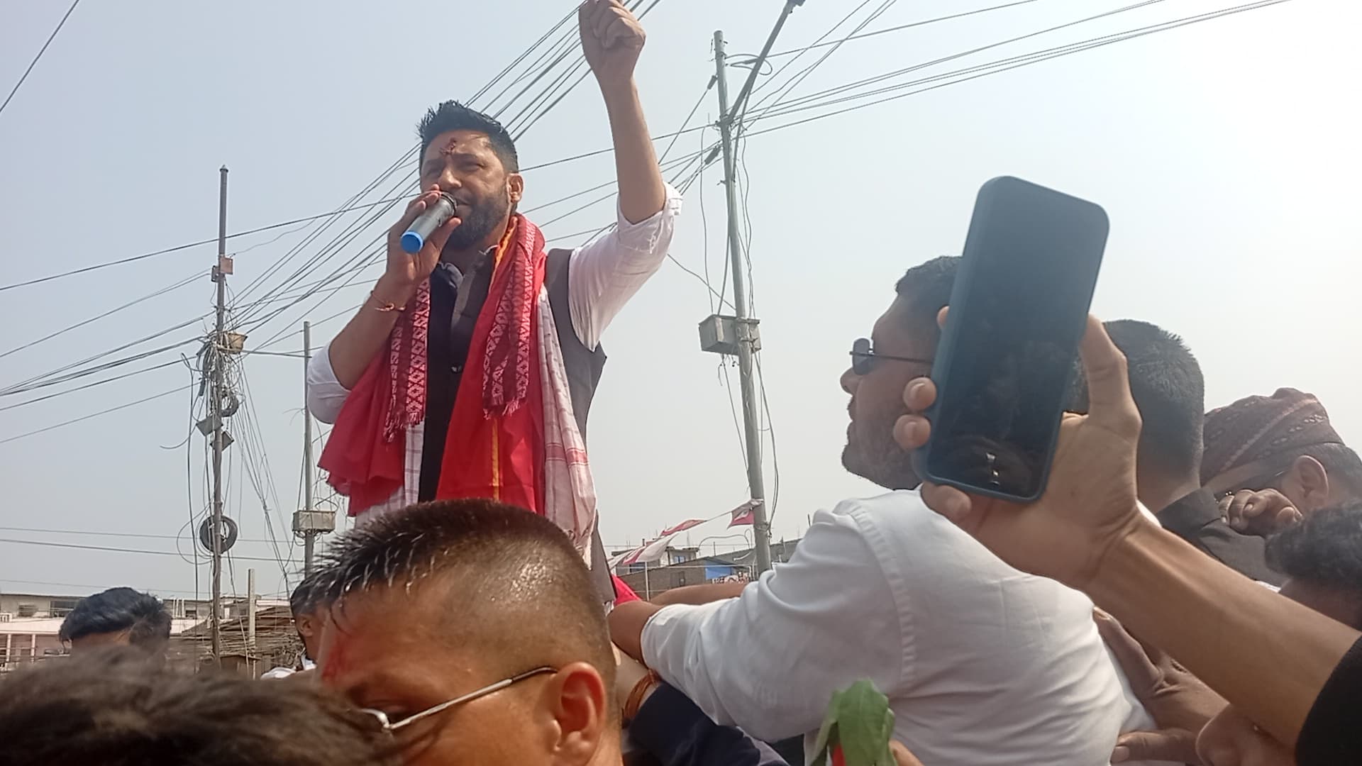 सिरहाको गोलबजारमा रास्वपा सभापति रवि लामिछानेलाई भव्य स्वागत