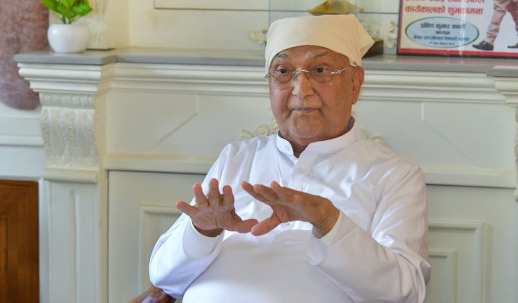 पूर्व प्रधानमन्त्री ओलीको निवेदनमा कारण देखाउ आदेश