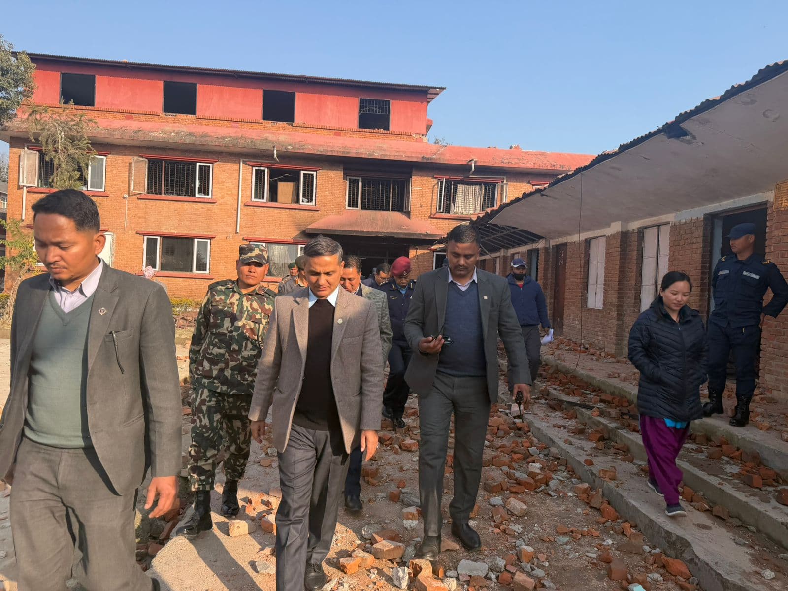 गृहमन्त्रीले गरे भक्तपुरको दुईवटा निर्वाचन कार्यालयको निरीक्षण, सुधार गृह पनि पुगे