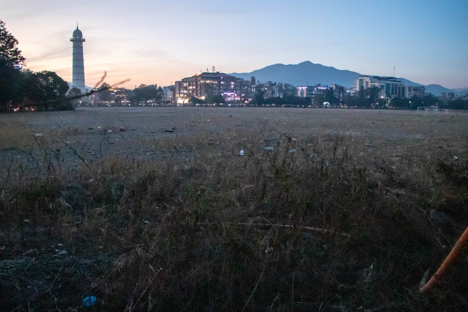 सैनिक मञ्चको चौरमा २ करोड ७० लाख रुपियाँ खर्च गरेर वरमुढा ग्रास रोपिँदै