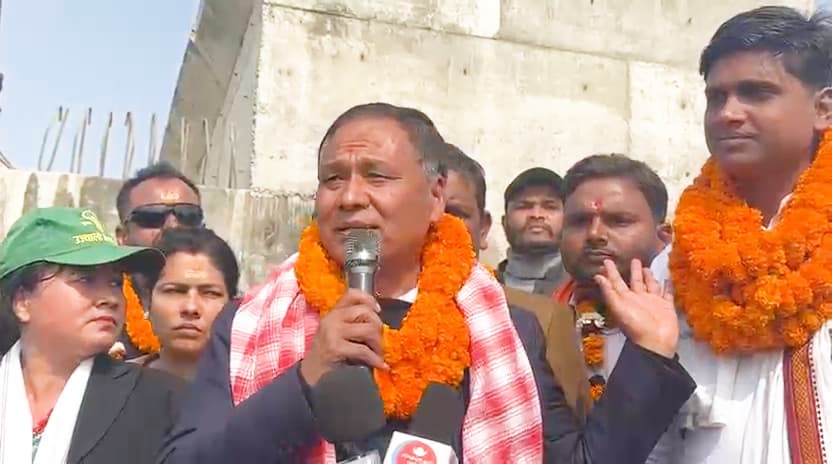 सिराहा–धनुषा जोड्ने कमला पुल हुँदै कुलमान घिसिङको चुनावी अभियान सुरु