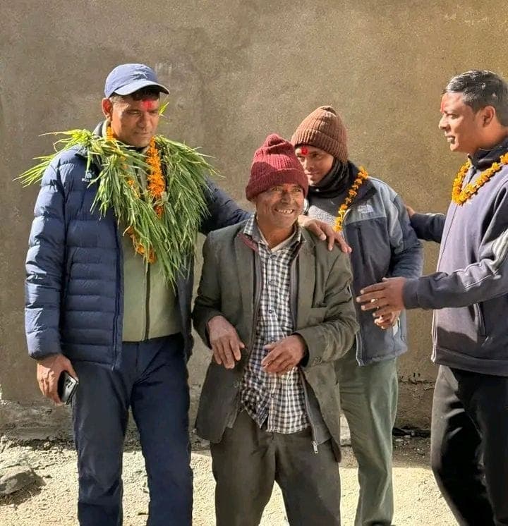 घरदैलो अभियानमा व्यस्त एमाले उम्मेदवार थापा