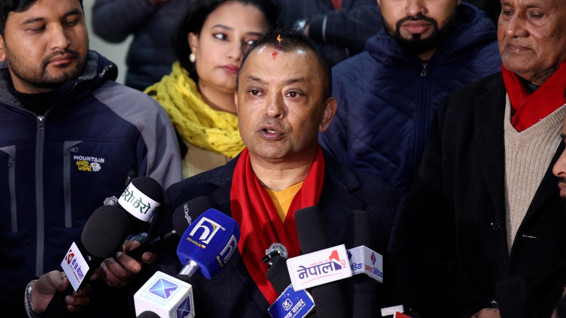 विशेष महाधिवेशन माग्नु पार्टी फुटाउने प्रयास होइन : गगन थापा