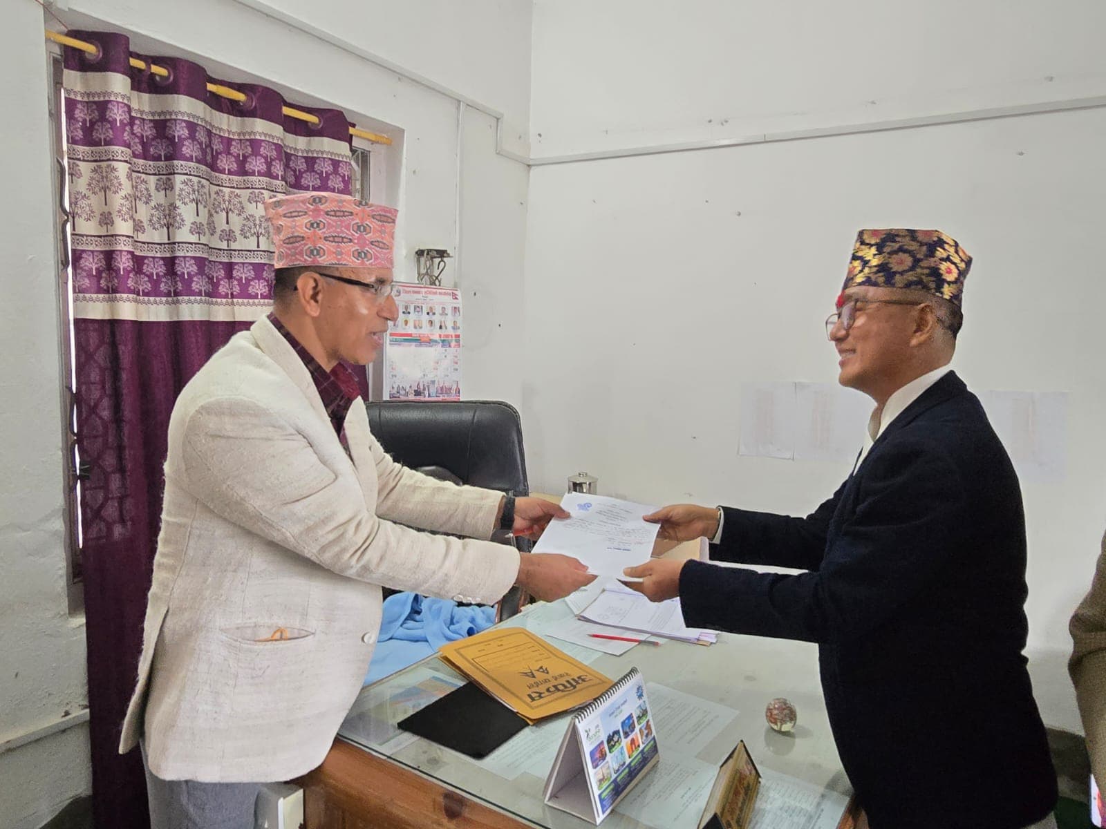 झापा पुगेर अध्यक्ष लिङ्देनले गराए उम्मेदवारी दर्ता