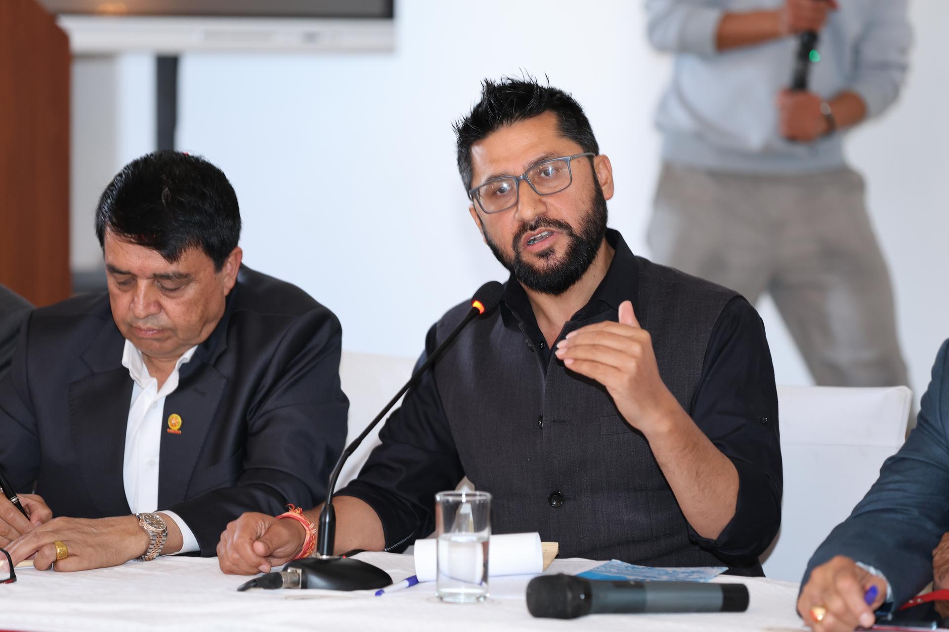 केही व्यवसायीहरुले देशको अर्थतन्त्र नै मुठ्ठीमा लिएकाले निर्मम हुनुपर्यो : रवि लामिछाने