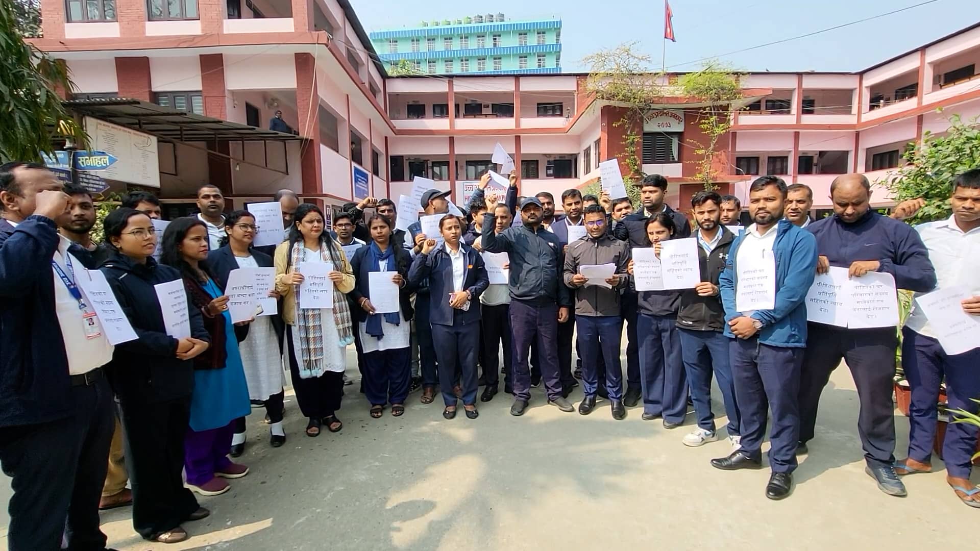 उच्च अदालत जनकपुरका कर्मचारीहरुद्वारा ‘पेन डाउन’