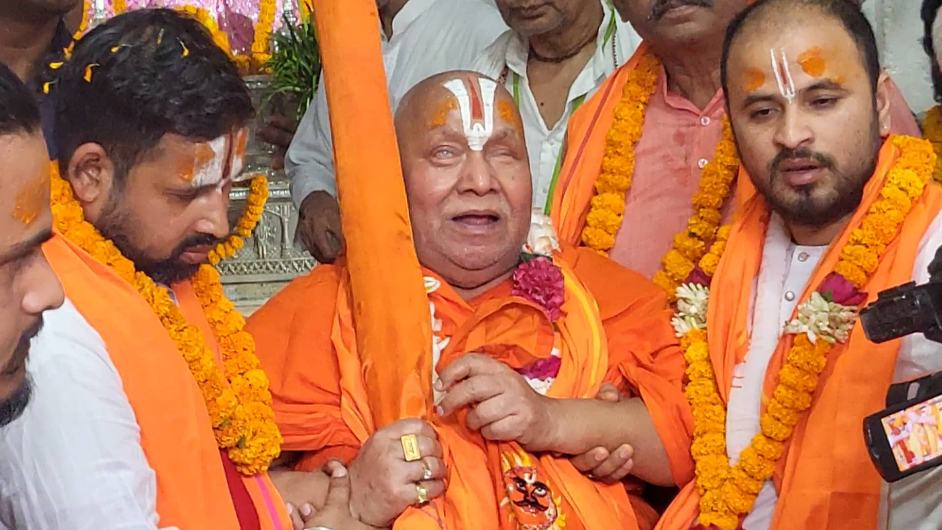 भारतप्रति प्रधानमन्त्री बालेनको दृष्ट ठिक छैन् : स्वामी रामभद्राचार्य