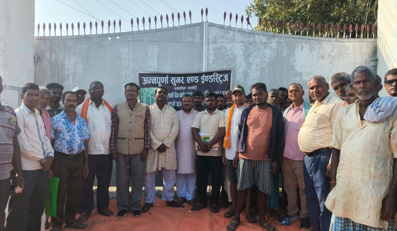 सर्लाहीमा उखुको बक्यौता नपाएपछि किसान धर्नामा