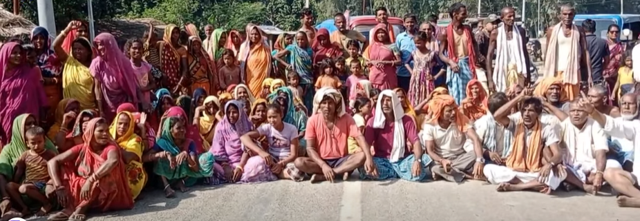 राहत वितरणमा पक्षपातको आरोप, कोडैनाका बाढी पीडित सडकमा