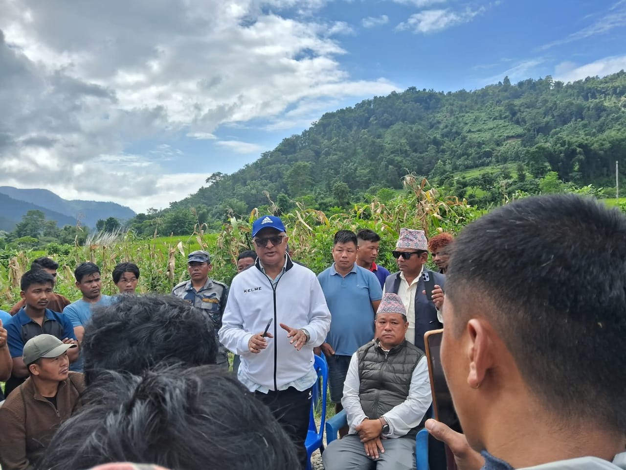 पहिरोपीडित इलाममा पुग्यो कोशी सरकारको राहत