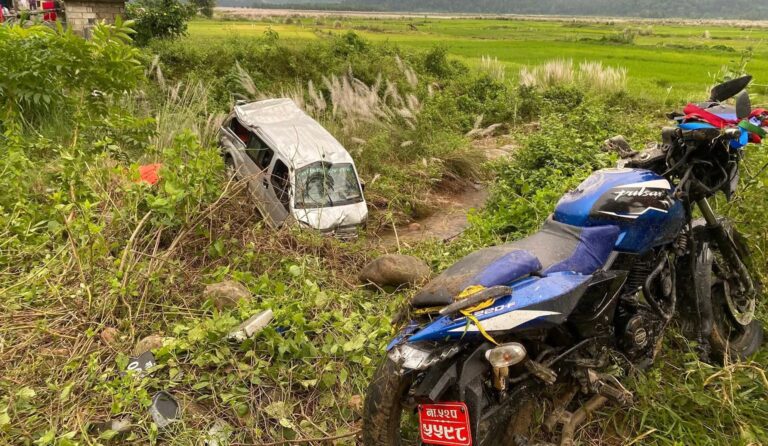 मदन भण्डारी लोकमार्गमा सवारी दुर्घटना, १६ जना घाइते
