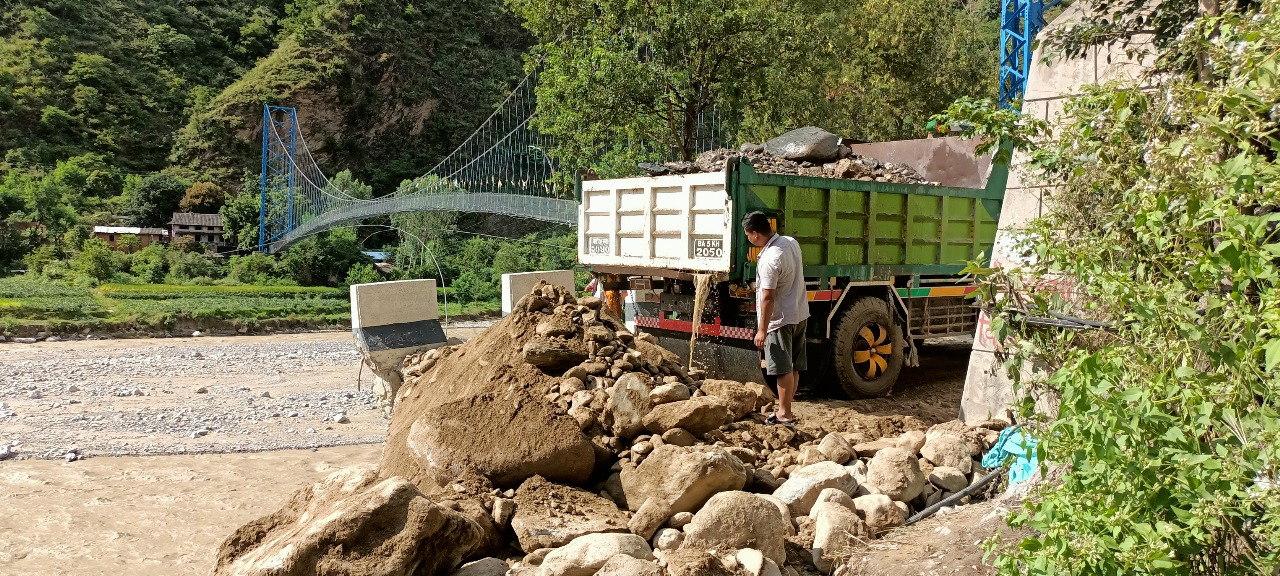 बाढीपहिरोबाट क्षति पुगेका सडकको पुनर्निर्माण गर्न १२ अर्ब ३८ करोड लाग्ने अनुमान
