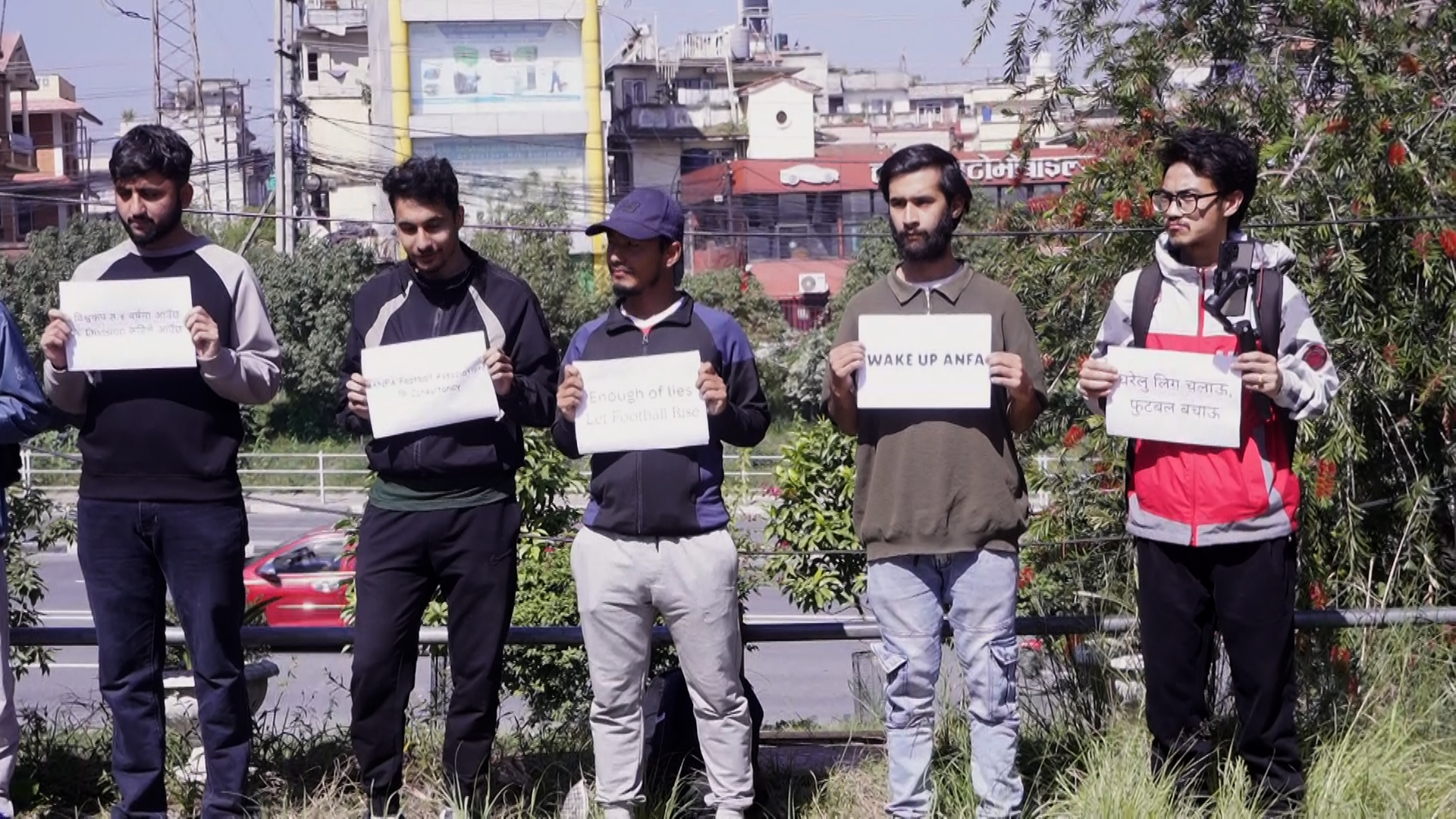 एन्फा मुख्यालय अगाडि फुटबलप्रेमीहरुको प्रदर्शन