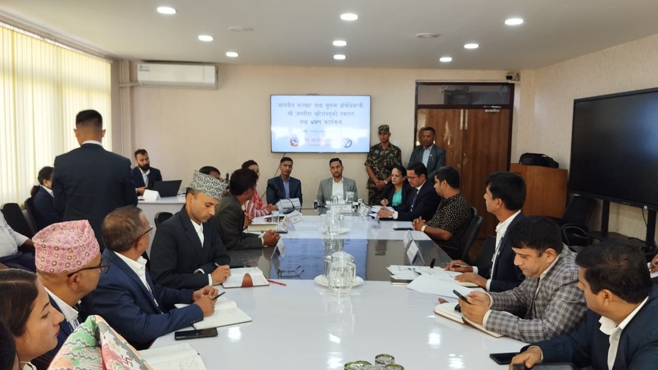 सामाजिक सञ्जालको विकृति रोक्न ऐन संशोधन जरुरी : मन्त्री खरेल